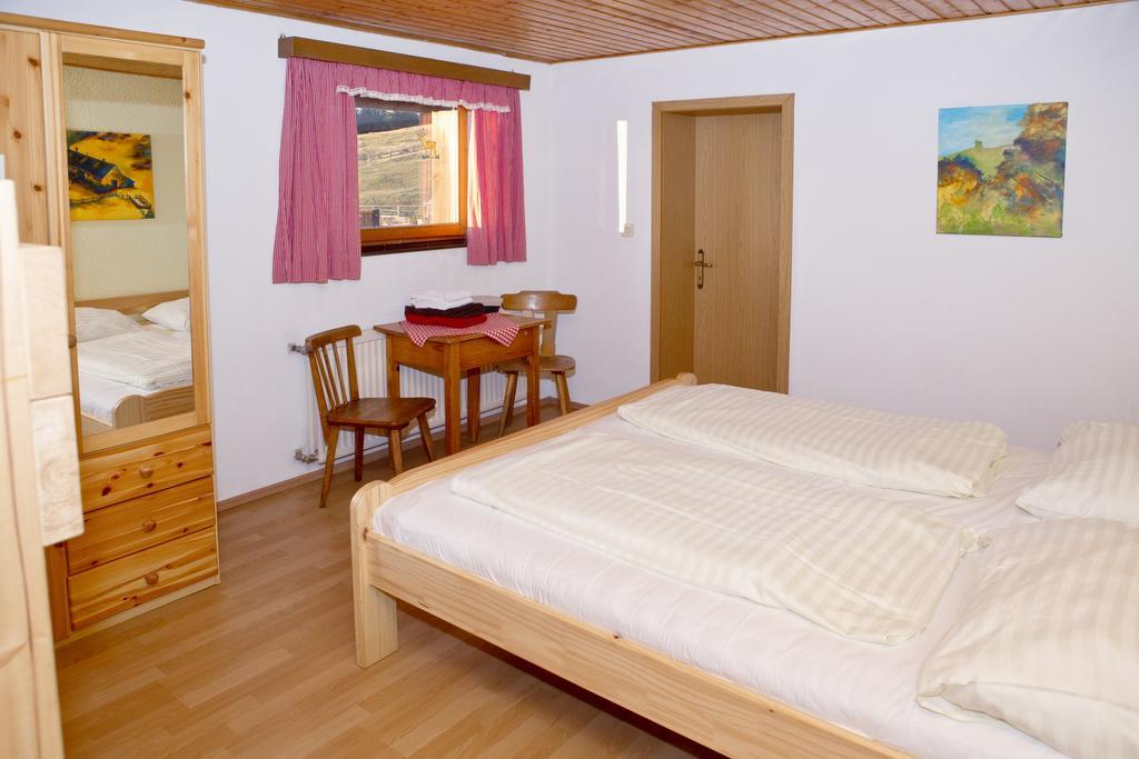 Altes Almhaus Hotell Maria Lankowitz Rum bild