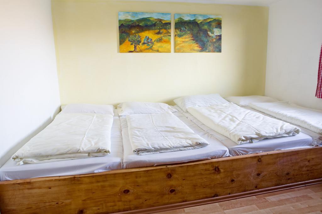 Altes Almhaus Hotell Maria Lankowitz Rum bild